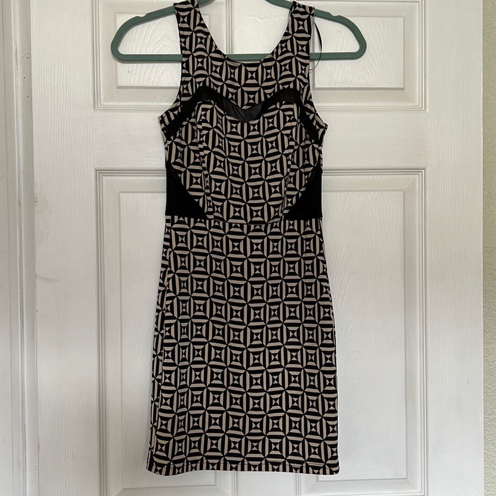Black and white sleeveless dress